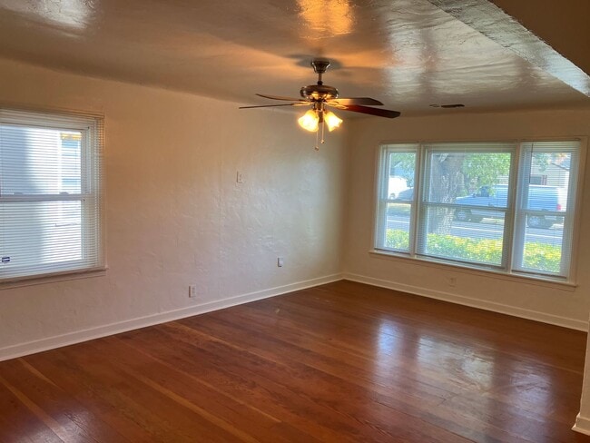 Photo - 2037 Miller Ave