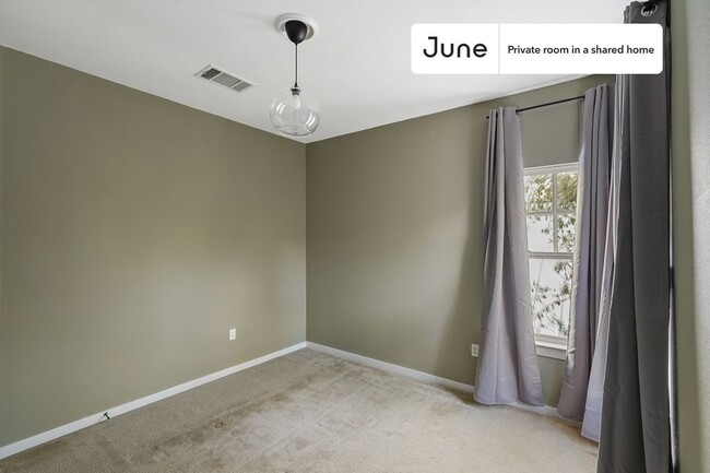 Photo - Room in Shared 5 bed/2.5 bath home Unidad D