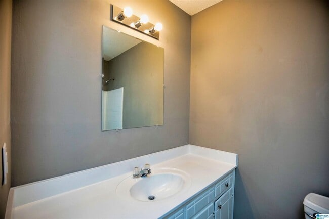 Photo - 3 Bedroom 1.5 Bath Home in Adamsville Area