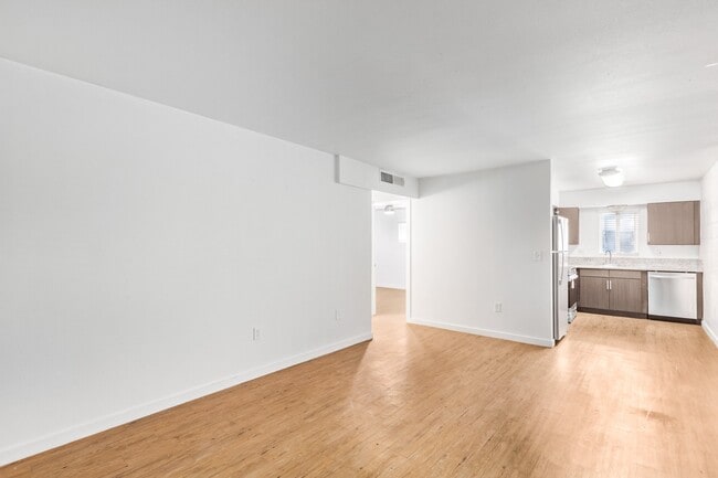 Photo - 109 E Broadway Rd Unit 2