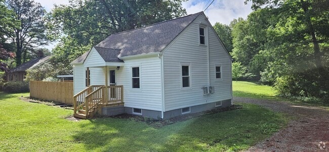 Building Photo - Renovated 2 bedroom 1 bathroom cape in War... Rental