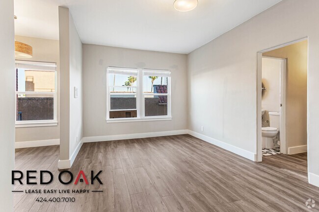 Building Photo - Gorgeous, Sunlit Studio Featuring a Spacio... Unit 609 Rental