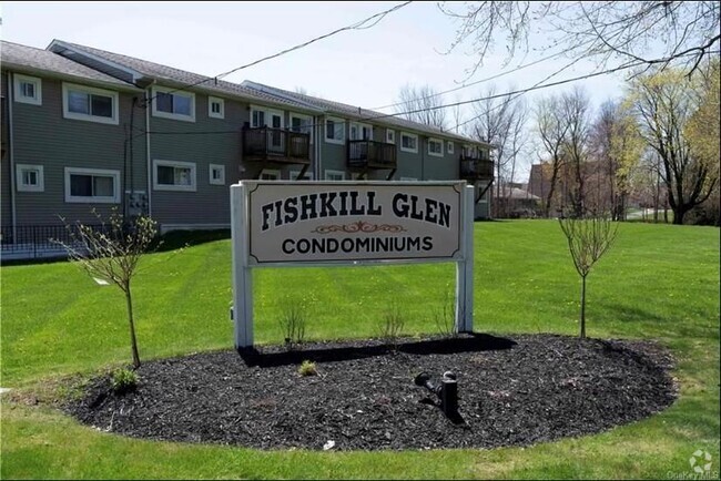 Building Photo - 11 Fishkill Glen Dr Unit F Rental