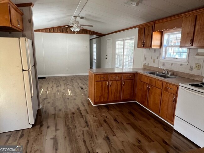 Photo - 727 W 3rd St