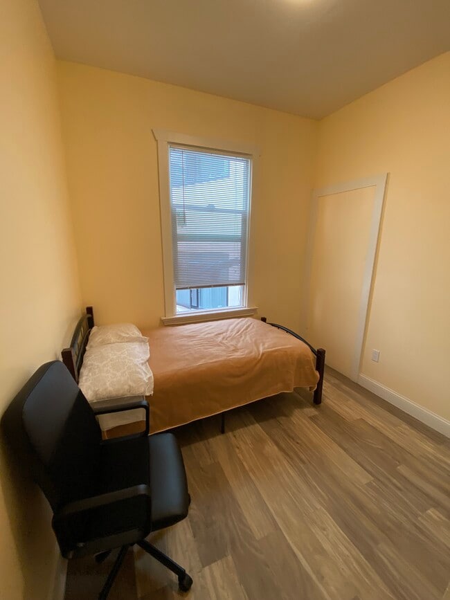 Photo - 1449 Powell St Unit 1