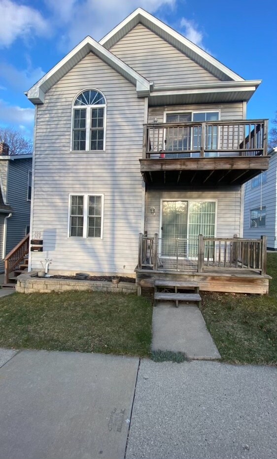 Photo - 304 S 76th St