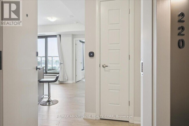 Photo - 3006 William Cutmore Blvd Unité 220