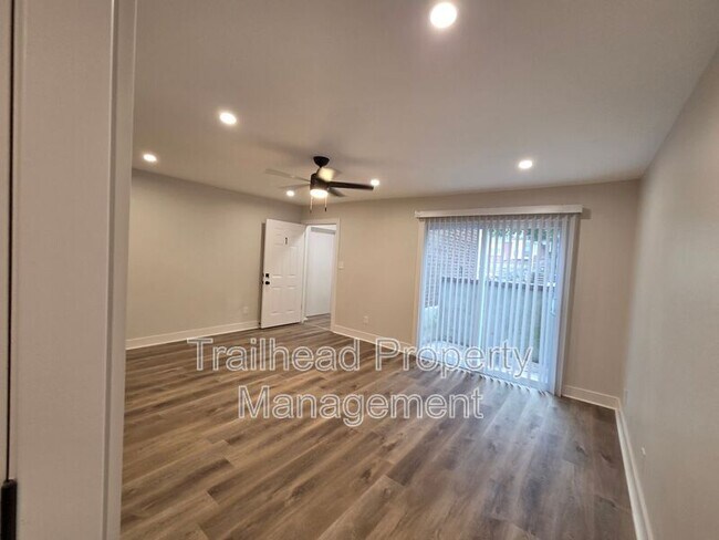 Photo - 1107 W 40th St