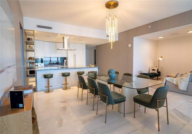 Building Photo - 700 NE 26th Terrace