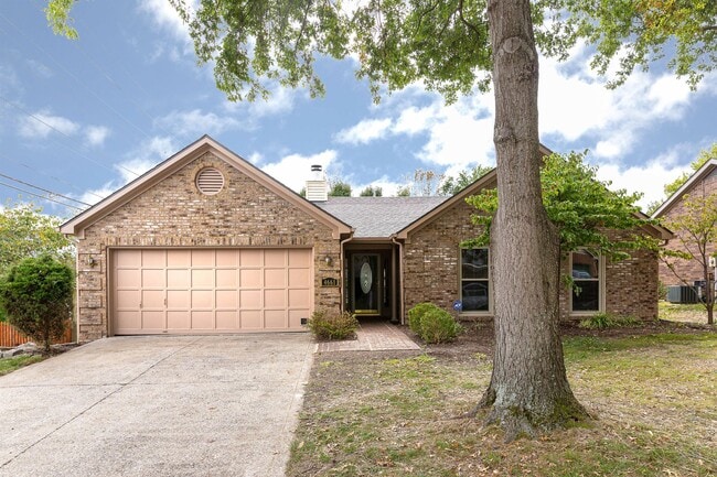 Building Photo - 4661 Saron Dr