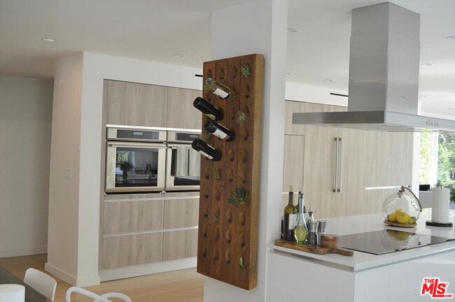 Building Photo - 2248 Greenfield Ave