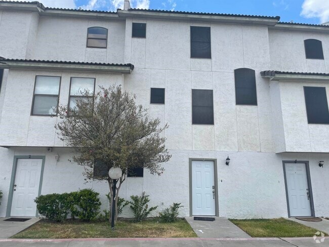 Building Photo - 100 W Village Blvd Unit 3 Rental