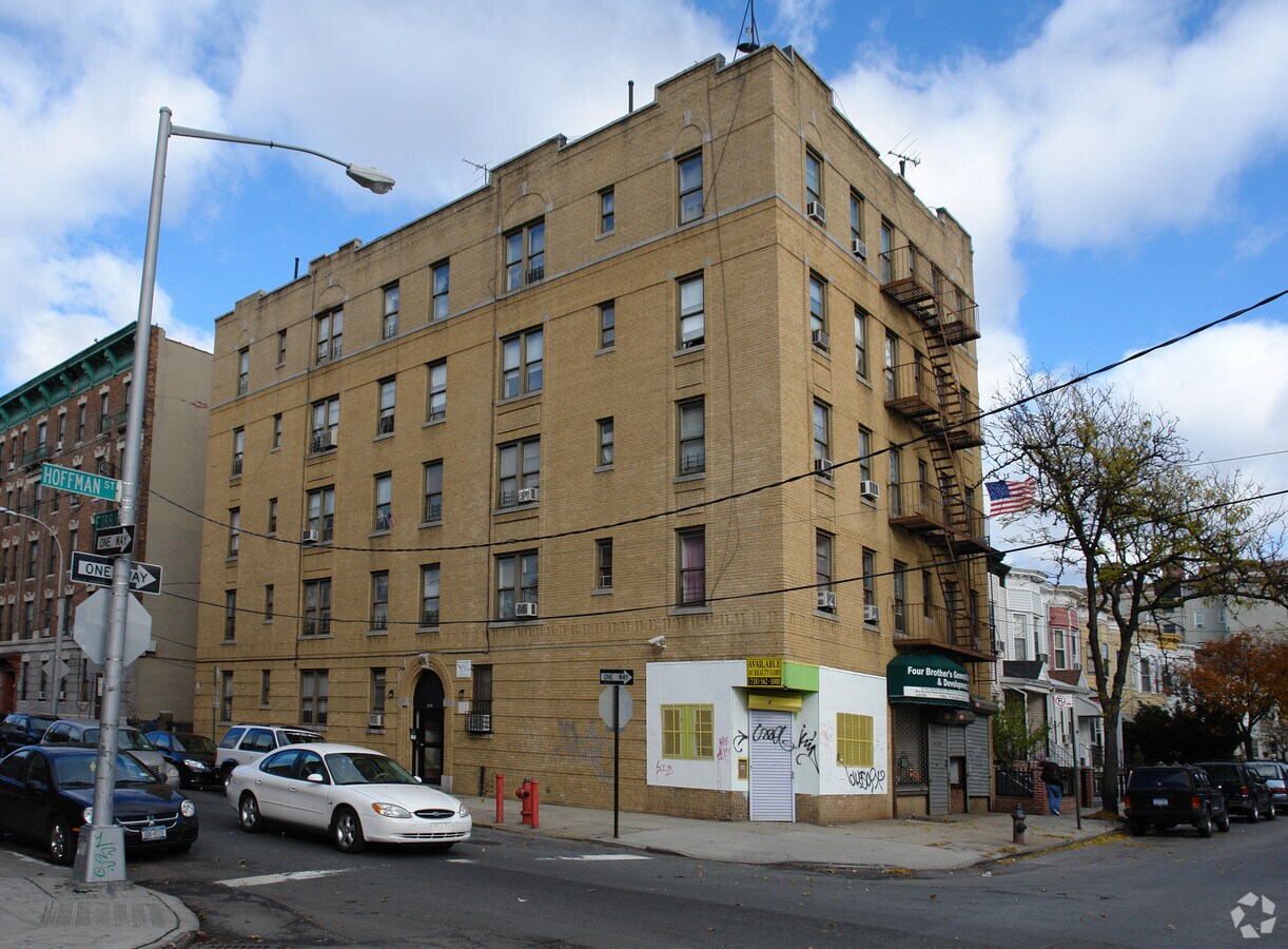 Photo - 565 E 188th St