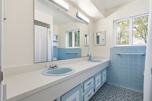 Photo - 560 S Ann Arbor St