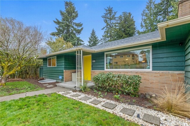 Building Photo - 3Bd/1.75Ba Seattle House