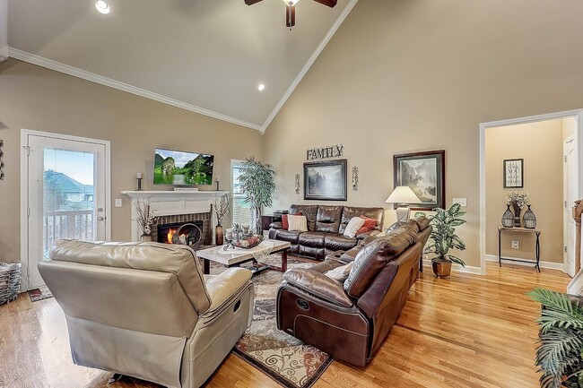 Building Photo - 6040 Sanmar Dr