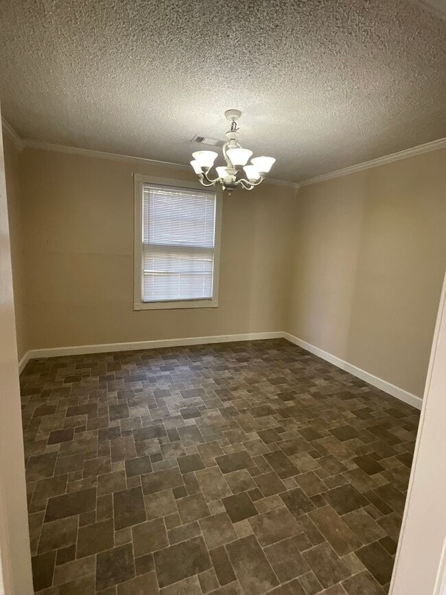 Photo - 901 Dennis Ave