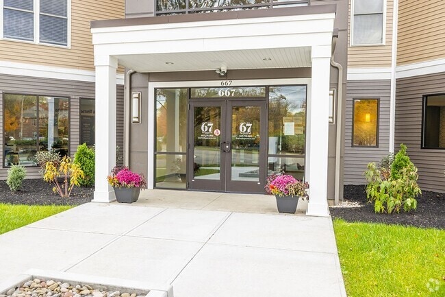 Building Photo - Six67 College Avenue Rental