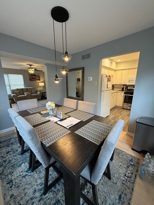 Photo - 2 Bed / 1.5 Bath Townhome in Patriot's Ridge