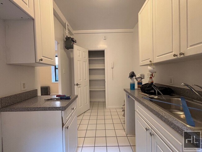 Photo - WEST 45 STREET Unidad 2E