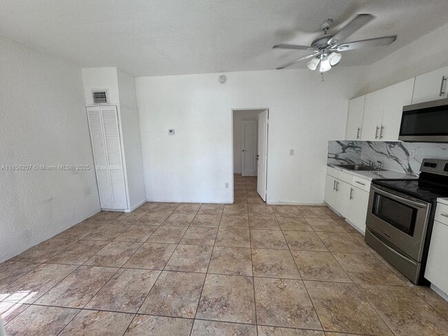 Photo - 1411 NW 41st St Unit 1413