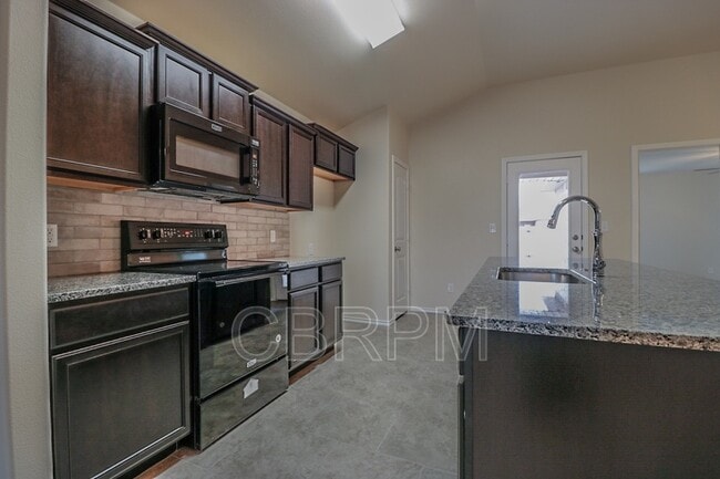 Photo - 7418 104th St