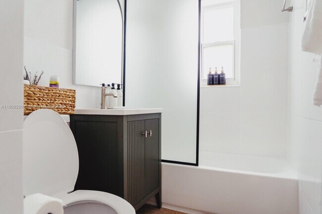 Photo - 1075 NE 120th St