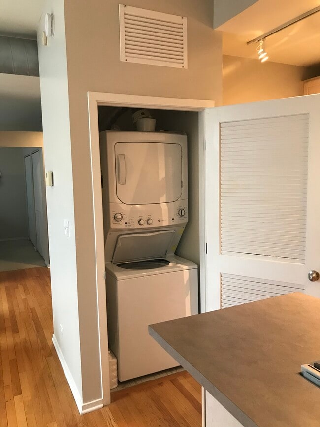 Lavandería en la unidad - 811 S Lytle St Unidad 317