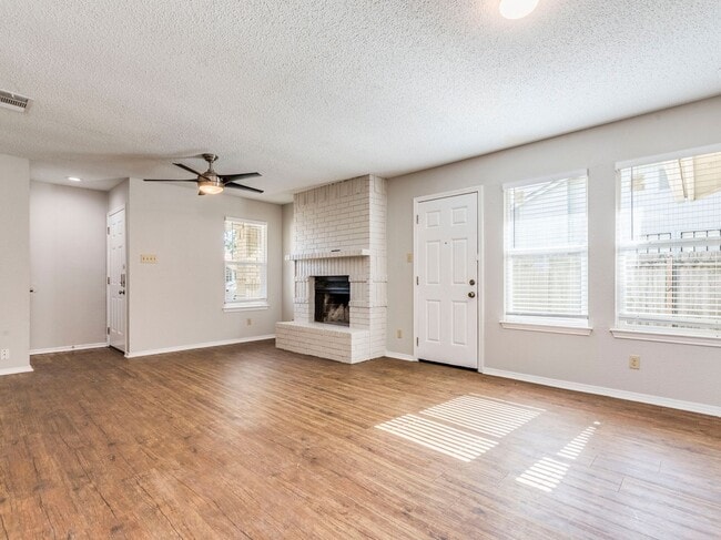 Building Photo - 1110 Hyridge St