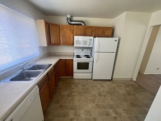 1702 Holmes Dr