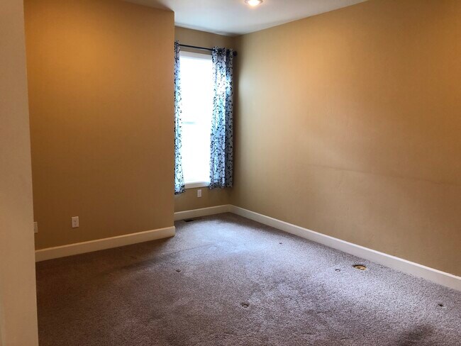 Photo - 935 Valley View Dr