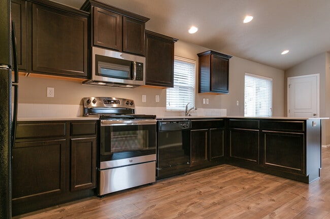 Photo - Beautiful 3 bedroom tiny home in Cottage Grove- River Walk Village