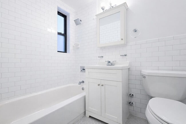 Photo - 525-527 Riverdale Avenue Unit 5N