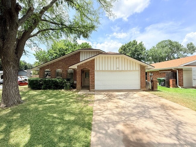 Building Photo - 3401 W Sage Ct