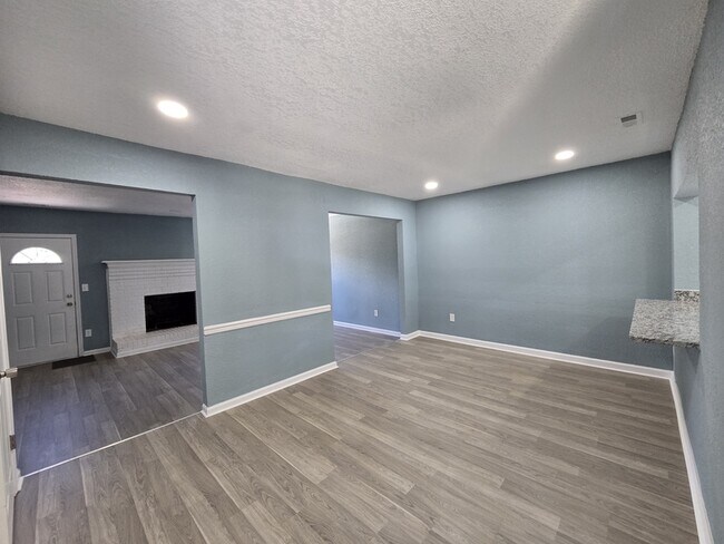Photo - 689 Biltmore Dr