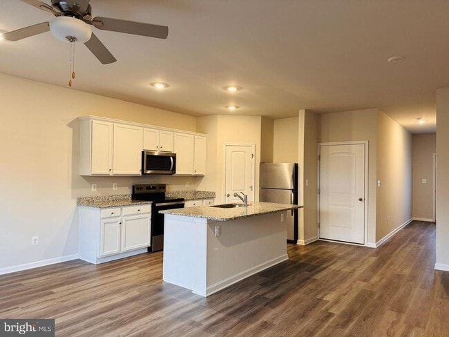 Building Photo - 15 Bloomsbury St