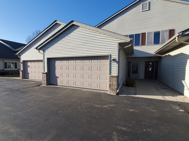 Building Photo - 956 Roseland Dr Unit 2