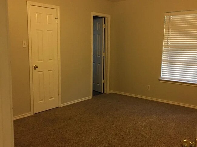 Photo - 3402 Warfield Dr