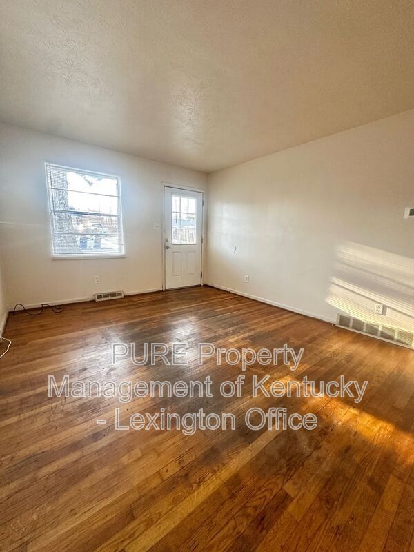 Photo - 627 1/2 Silverleaf