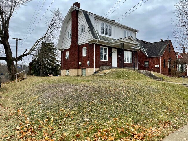 Photo - 1301 Straka St