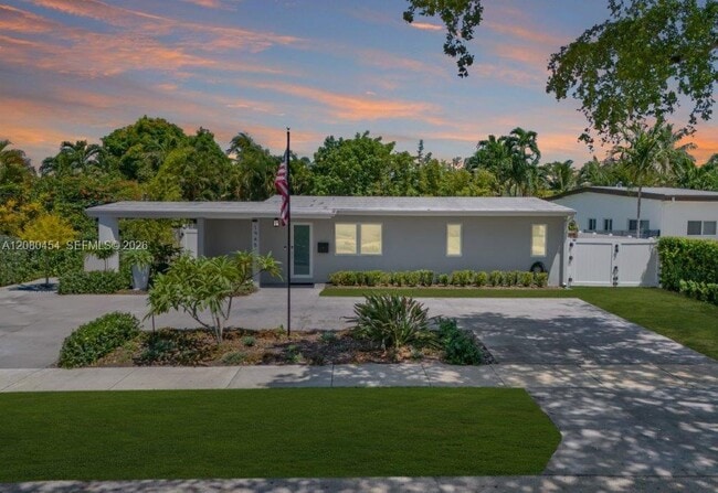 Building Photo - 1945 S Hibiscus Dr