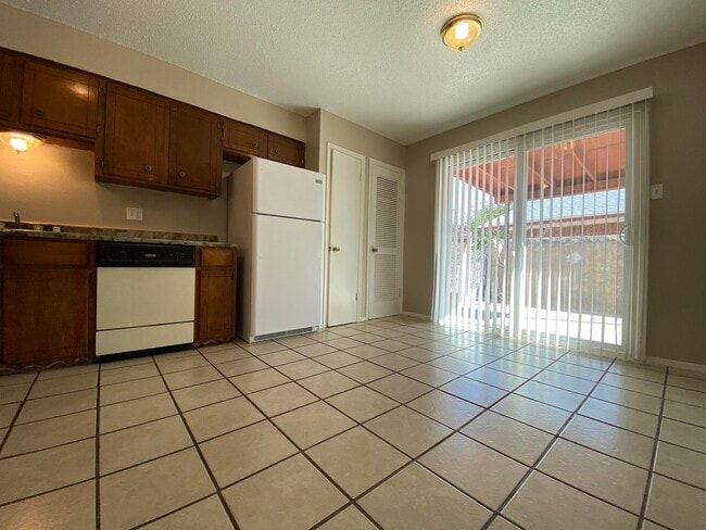 Photo - 6435 Pizarro St