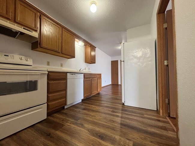 Building Photo - Cute 1 Bedroom 1 Bathroom Apartment near s...