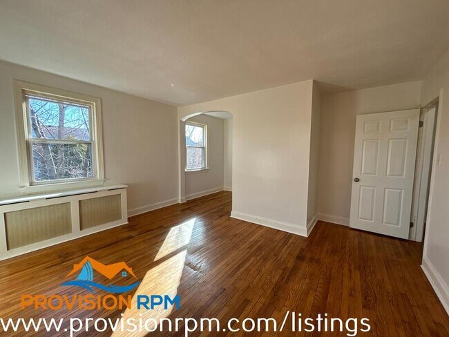 Photo - 2928 Cornwall Rd