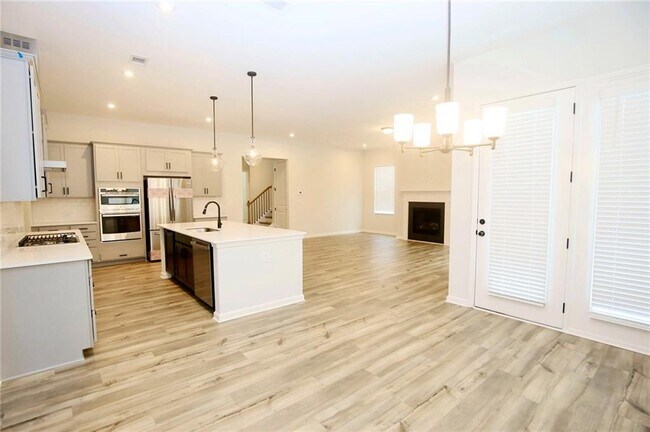 Photo - 2225 Whistler Wy NE