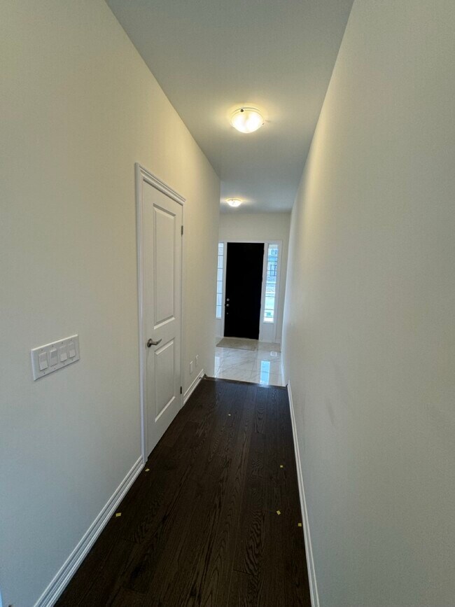 Building Photo - 10 Guernsey Dr Unit Upper