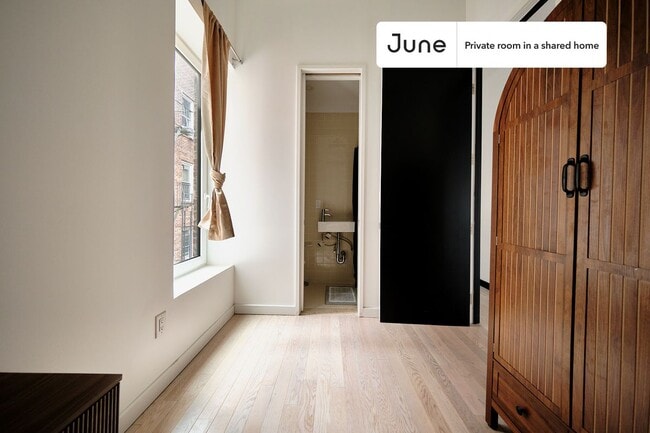 Room in Shared 4 bed/4 bath home in Ditmas Park