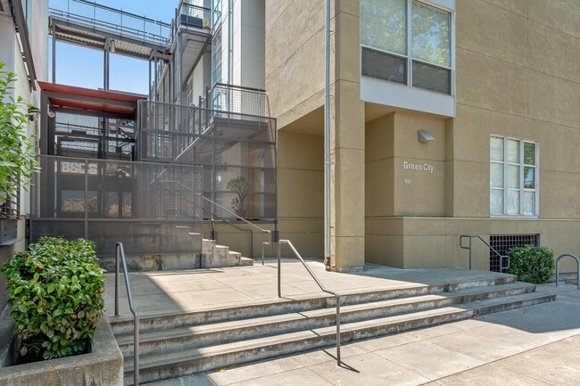 Photo - 1007 41st St Unit 422
