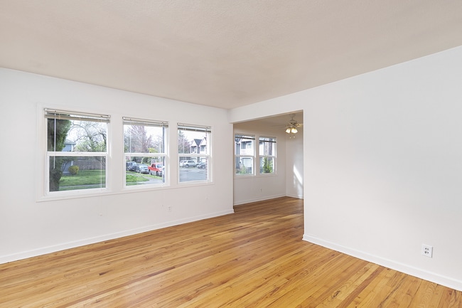 Photo - 61st & Halsey