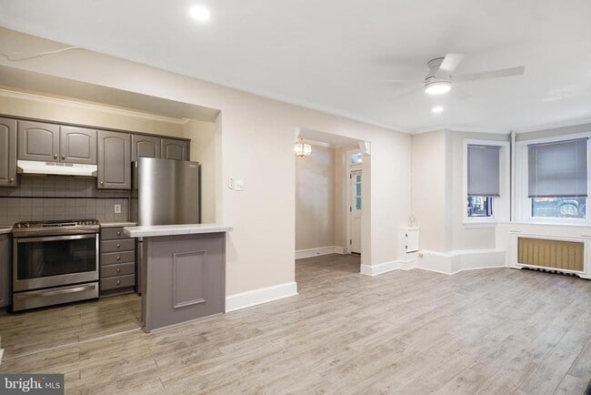 405 Constitution Ave NE